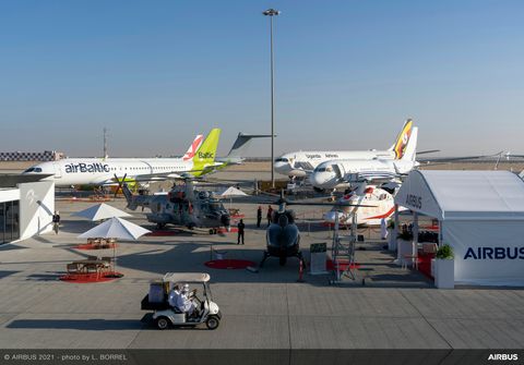 Dubai Airshow 2021 Day1 - ambiance on static