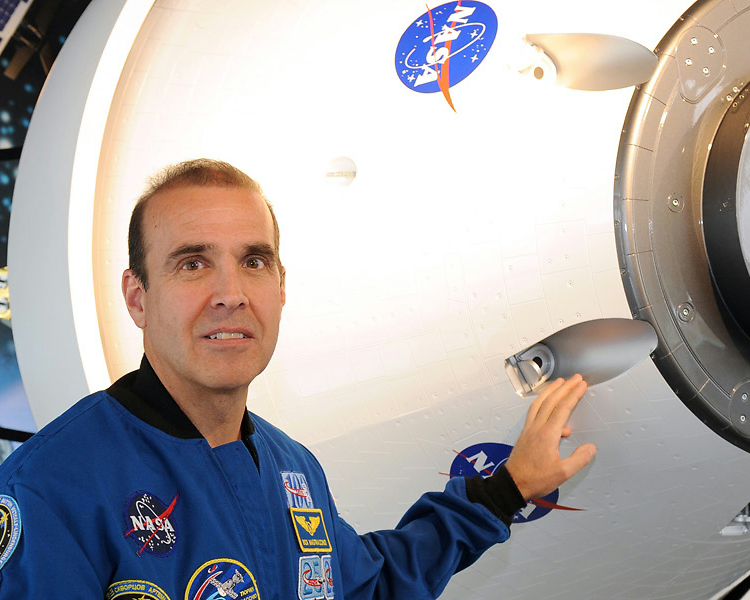 Astranaut Rick Mastracchio and Orion ESM team Astranaut Rick Mastracchio and Orion ESM team