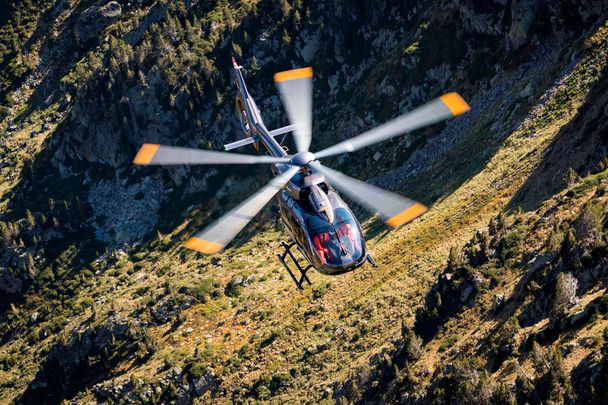 H145 / FLIGHT IN THE PYRÉNÉES (FRANCE)