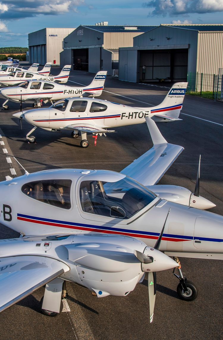 AFA - Aircraft in a row on tarmac 3 Diamond DA 42 and 5 Cirrus SR20 Airbus Flight Academy aircraft lined up on Angoulême's airport tarmac