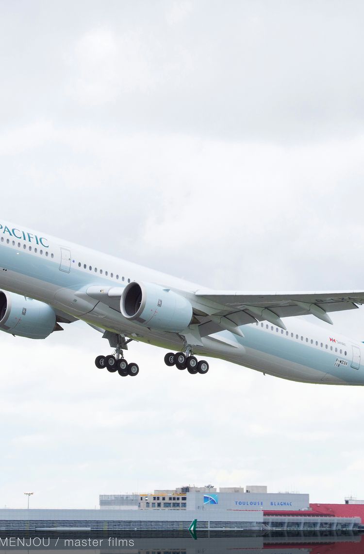A350-1000 Cathay Pacific MSN118 taking off - First flight A350-1000 Cathay Pacific MSN118 taking off - First flight