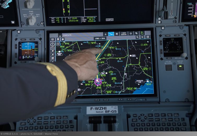 A350 XWB cockpit touchscreen A350 XWB cockpit touchscreen