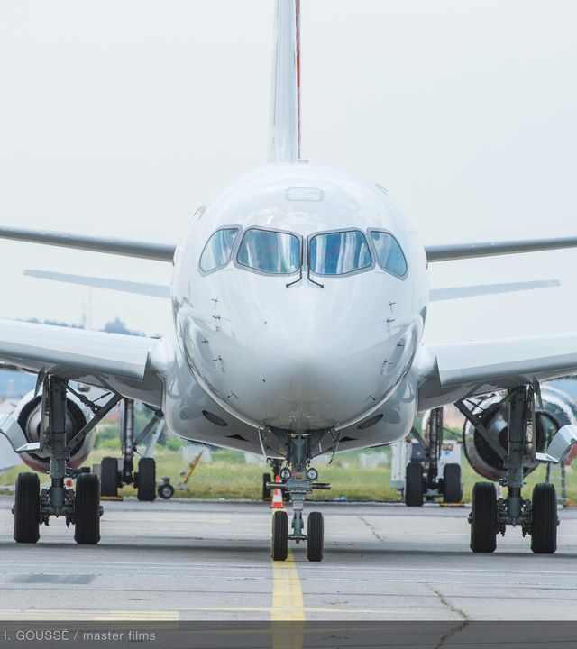 A220-300 - Taxiing A220-300 - Taxiing