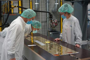 Solar array production - ambiance Solar array production - ambiance