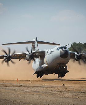 A400M demonstrates sand runway capability