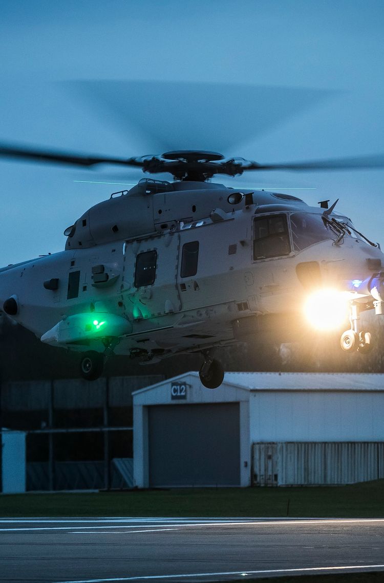 Germain Navy's NH90 Sea Lion second prototype landing Germain Navy's NH90 Sea Lion second prototype landing