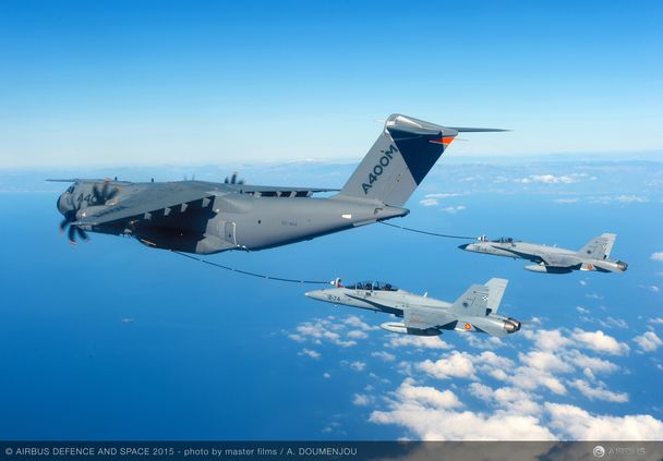 A400M Refuelling two F-18