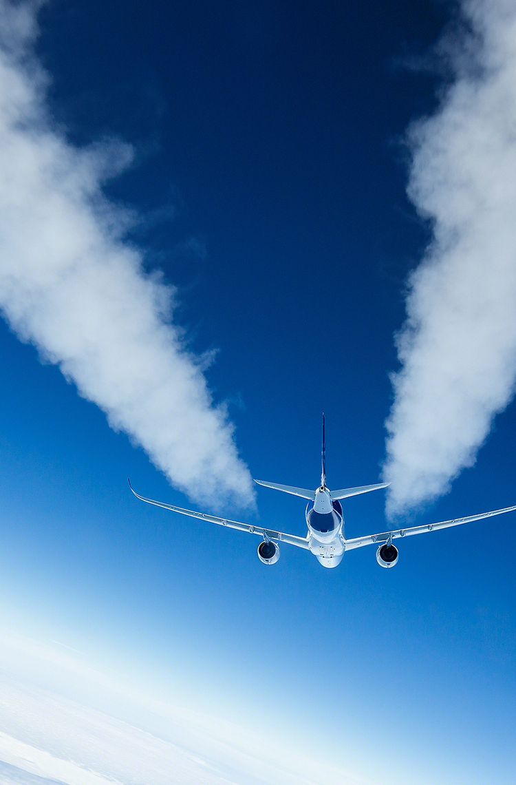 Aircraft contrails Aircraft contrails