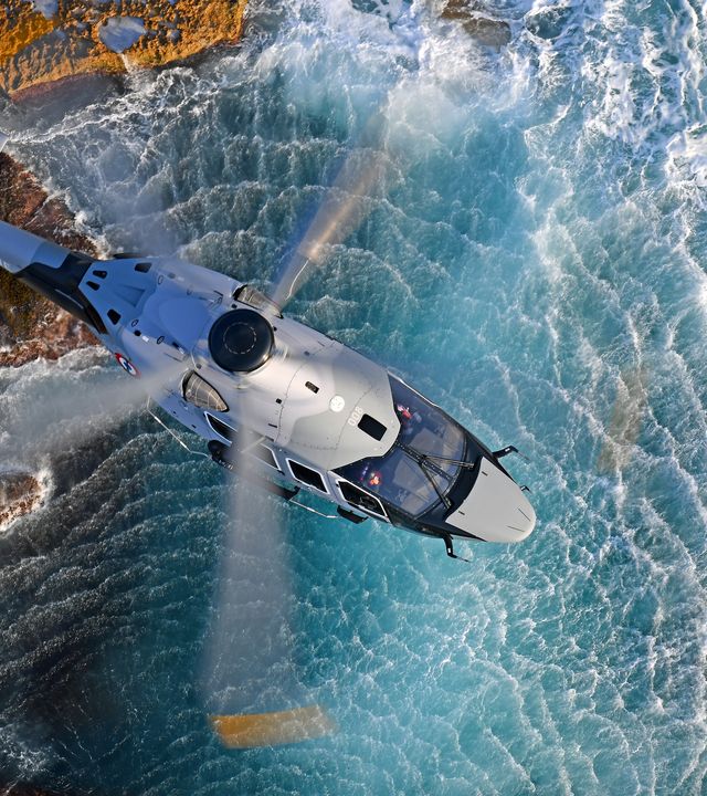 H160M em voo no oceano H160M em voo no oceano