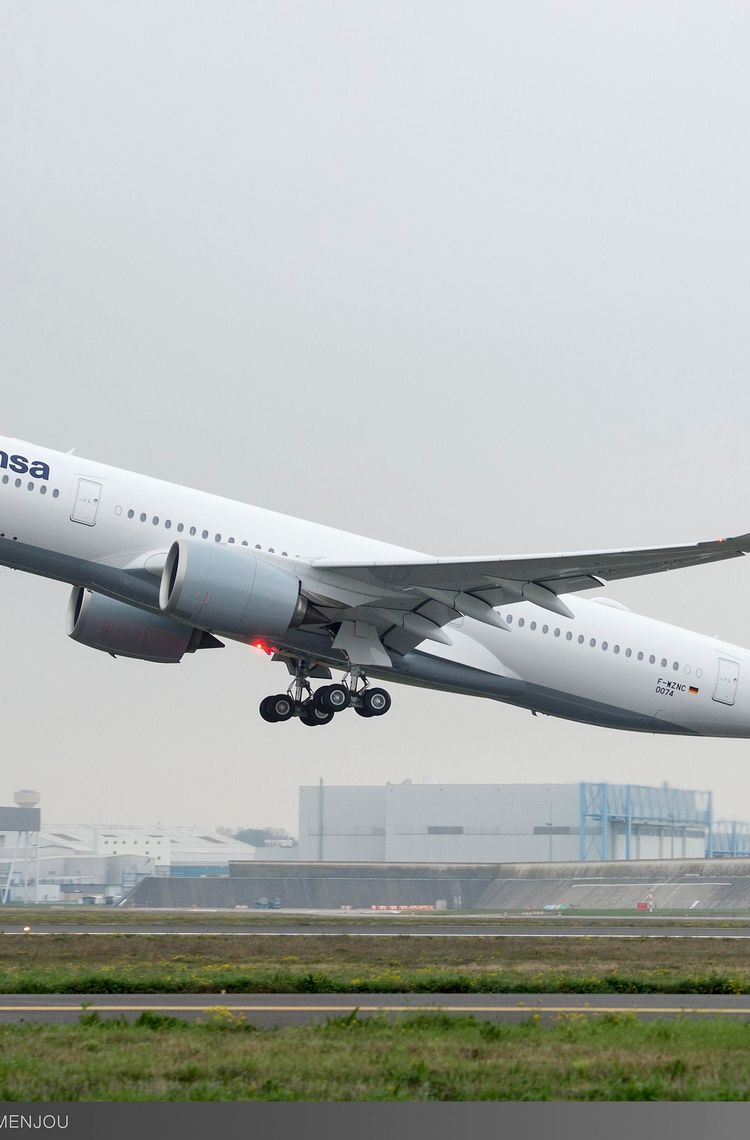 Lufthansa A350 XWB first flight_Take-off 1 Lufthansa A350 XWB first flight_Take-off 1