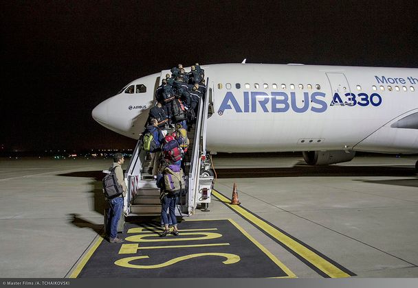 Embarking of aid workers at Lyon