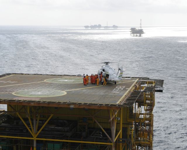 Offshore workers boarding an Airbus H175 Offshore workers boarding an Airbus H175