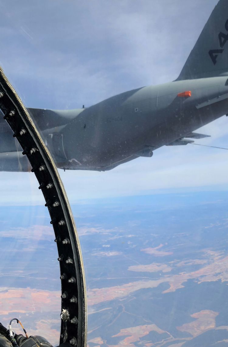 A400M refuelling F-18 A400M refuelling F-18