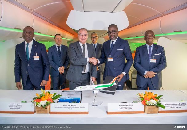 A330 delivery to Air Cote d Ivoire - signature 