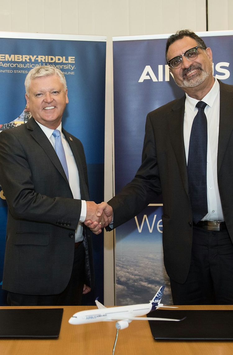 Airbus-Embry Riddle agreement on aviation education collaboration Airbus-Embry Riddle agreement on aviation education collaboration