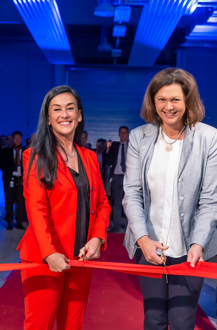 Grazia Vittadini and Ilse Aigner at the inauguration ceremony Grazia Vittadini and Ilse Aigner at the inauguration ceremony