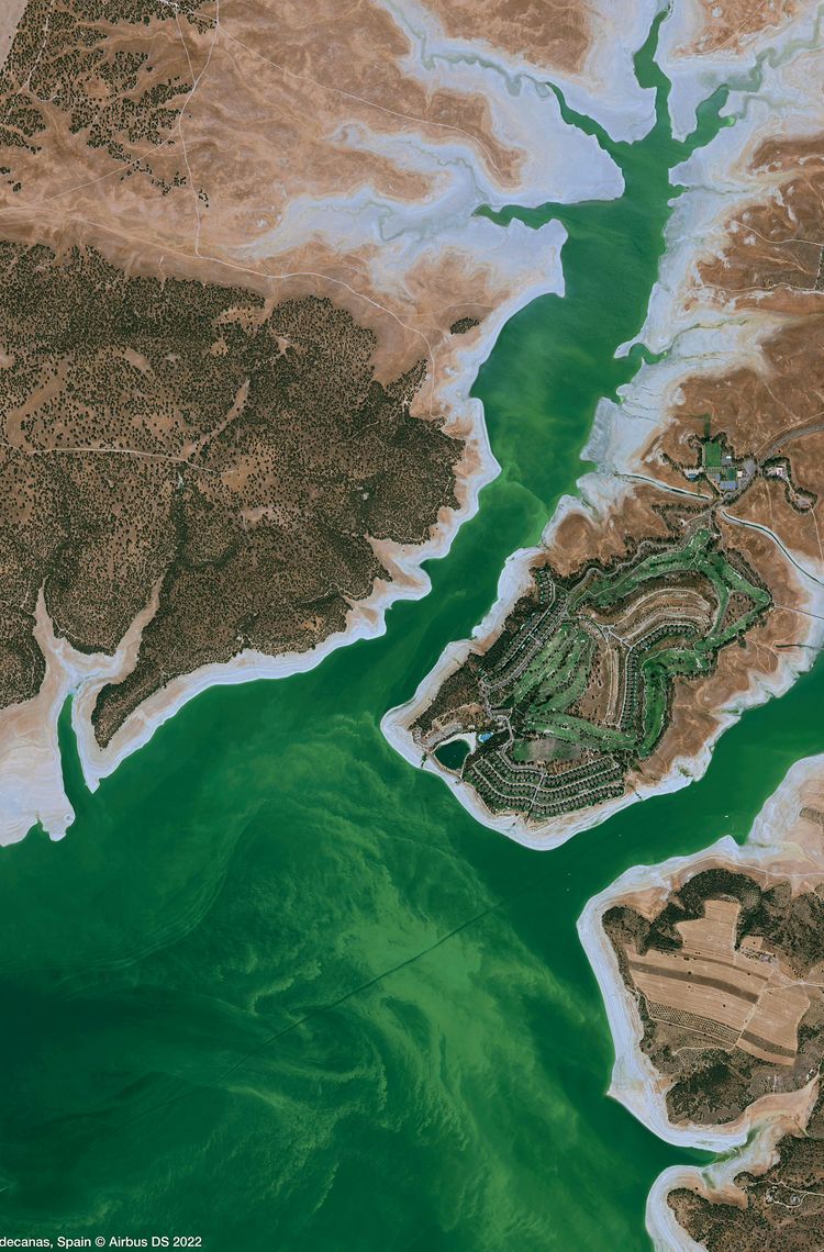 Valdecanas reservoir in August 2022 - Pleiades Neo Low Valdecanas reservoir in August 2022 - Pleiades Neo Low