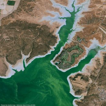 Valdecanas reservoir in August 2022 - Pleiades Neo Low Valdecanas reservoir in August 2022 - Pleiades Neo Low