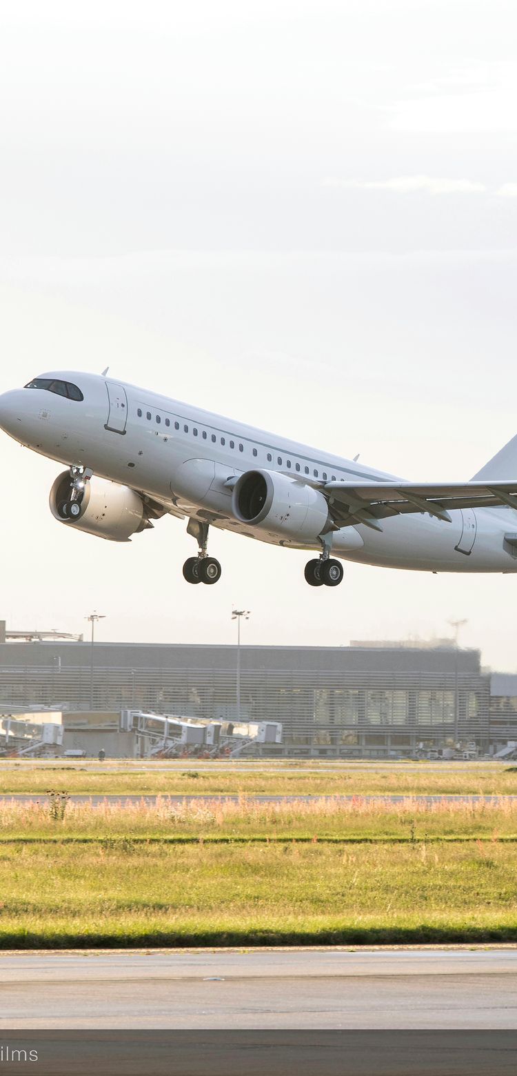 Takeoff of record-setting ACJ319neo test flight Takeoff of record-setting ACJ319neo test flight