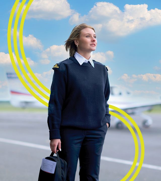 AFA - Female cadet in front of an aircraft with stripes Cadet looking to the right in front of a Cirrus SR20 Airbus Flight Academy aircraft on Angoulême's airport tarmac