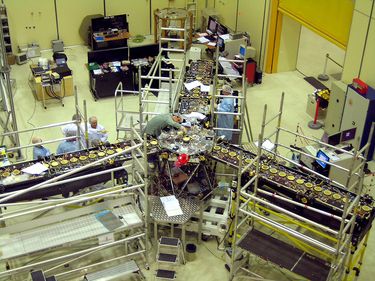 The MIRAS instrument (Microwave Imaging Radiometer with Aperture Synthesis) The MIRAS instrument (Microwave Imaging Radiometer with Aperture Synthesis)