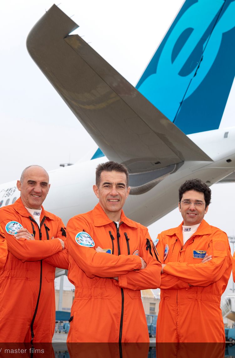 A330-900 Airbus MSN1967 251 tonnes first flight - pilot crew A330-900 Airbus MSN1967 251 tonnes first flight - pilot crew