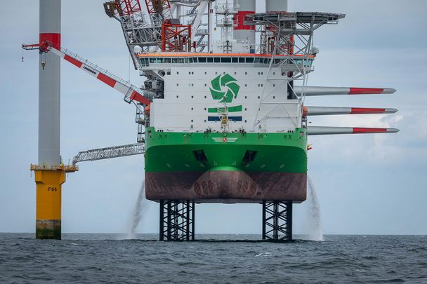 Cargo ship transporting wind turbine blades Cargo ship transporting wind turbine blades