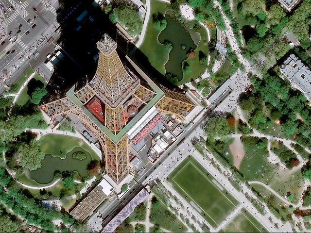 Pleiades Neo images - Eiffel Tower Pleiades Neo images - Eiffel Tower