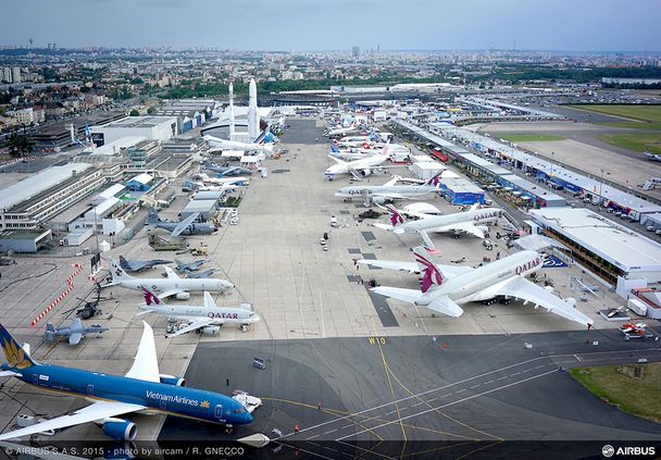 080f0e82d7e2d8a87b956cadc1907c55_Bourget_2015_static_display_aerial_view_medium