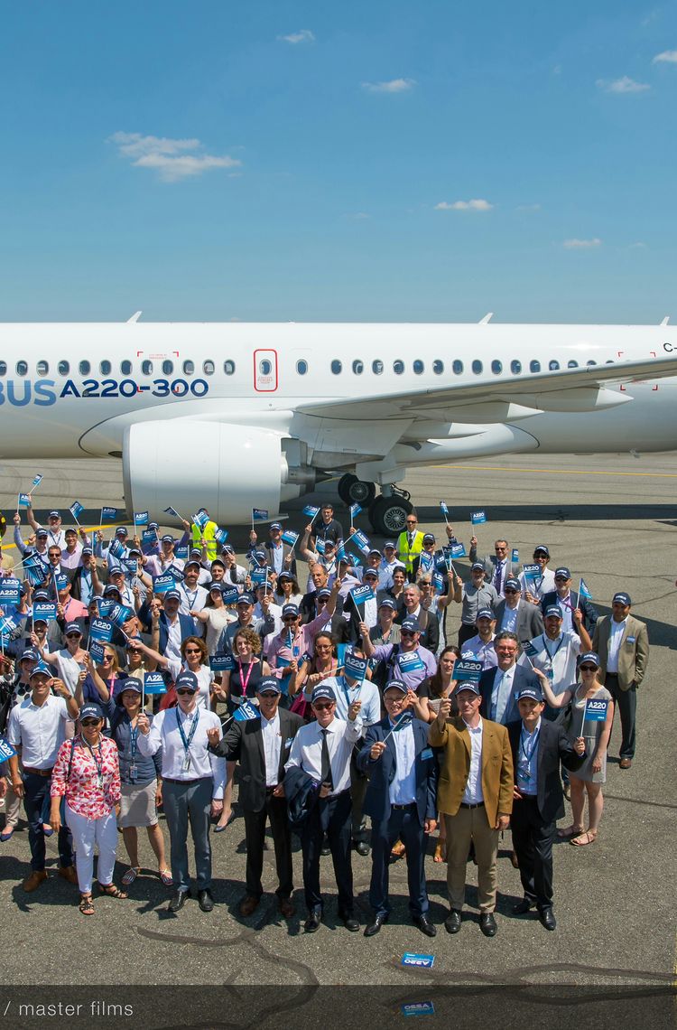 Team in front of the First A220-300 Airbus - ambiance Team in front of the First A220-300 Airbus - ambiance