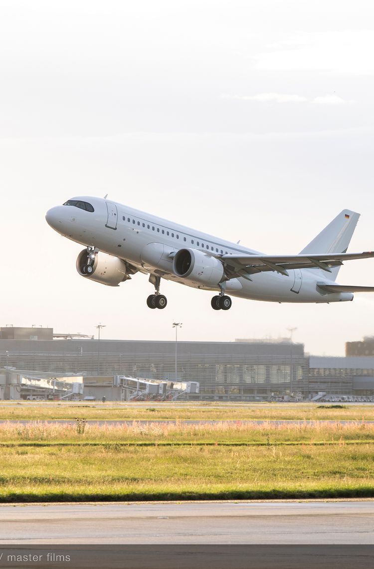 Takeoff of record-setting ACJ319neo test flight Takeoff of record-setting ACJ319neo test flight