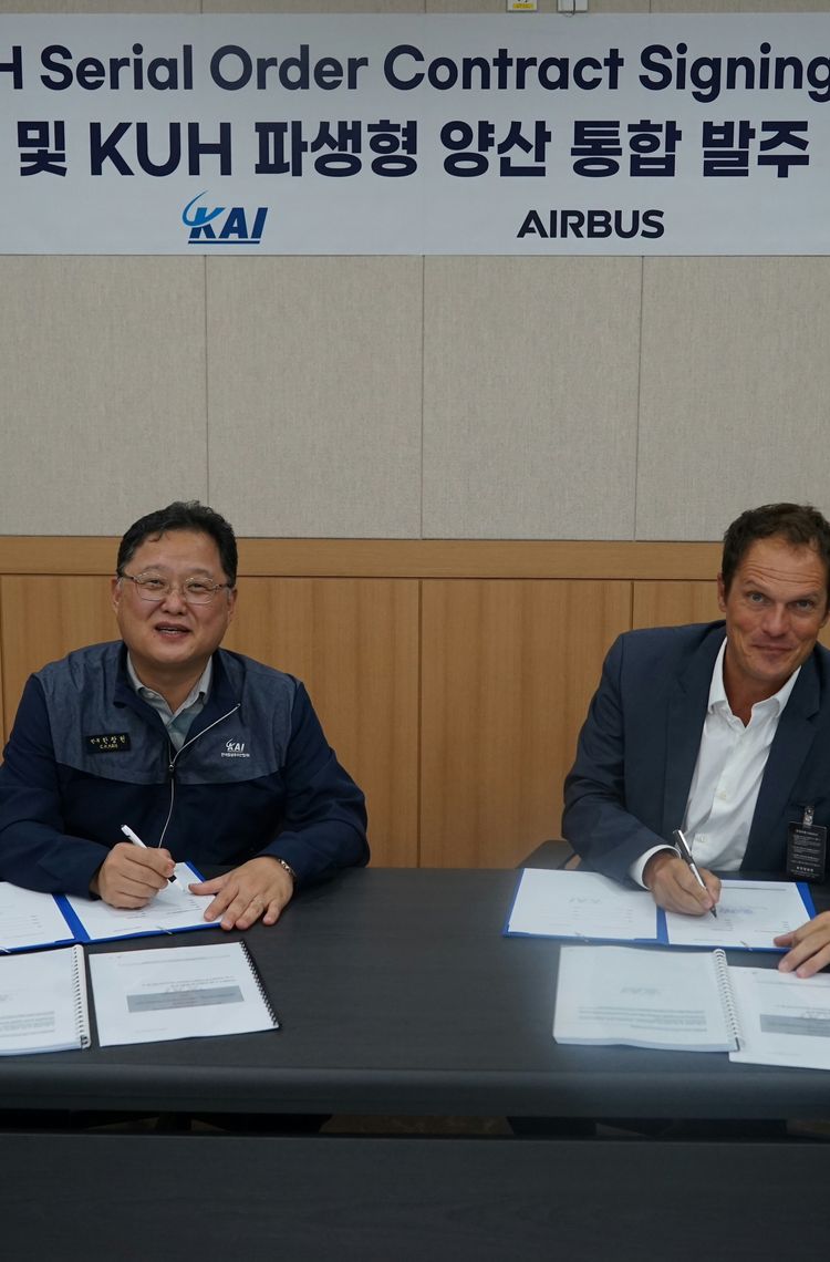 LAH & KUH Serial Order Contract Signing Ceremony Left-Right_Han Chang-heon EVP Rotorcraft Division of KAI and Matthieu Louvot EVP Programmes of Airbus Helicopters