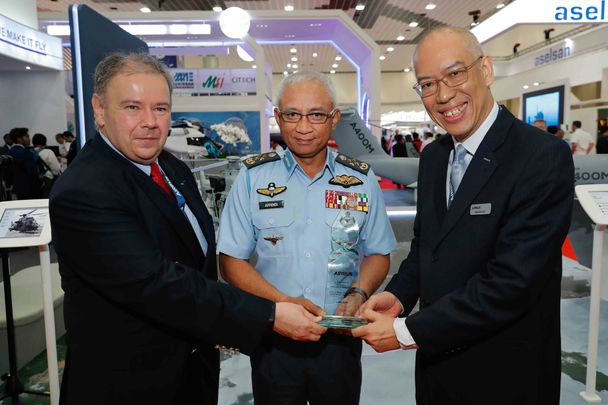 Chief Of Air Force Receiving Award From Airbus