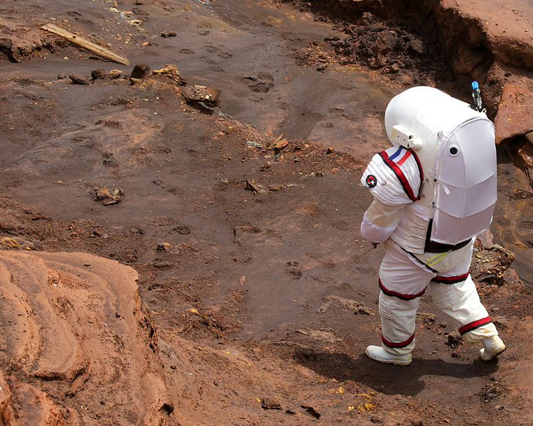 ed51f304b1d25b3b54ee7e1cb9fa5e72_moonwalk-french-astronaut-large ed51f304b1d25b3b54ee7e1cb9fa5e72_moonwalk-french-astronaut-large
