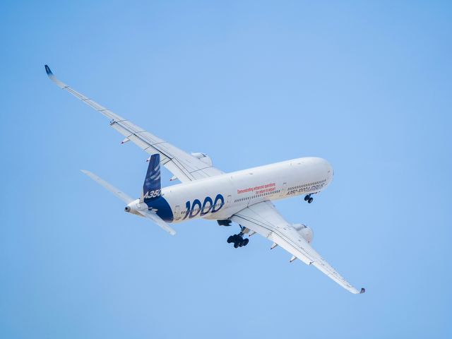 Dubai Airshow 2023 Day 4 - A350-1000 Flying display Dubai Airshow 2023 Day 4 - A350-1000 Flying display