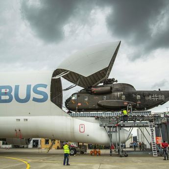 Airbus tests loading system for military outsized cargo on Beluga Airbus tests loading system for military outsized cargo on Beluga