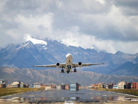 A330 in flight at Toluca & La Paz A330 in flight at Toluca & La Paz