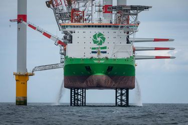 Cargo ship transporting wind turbine blades Cargo ship transporting wind turbine blades