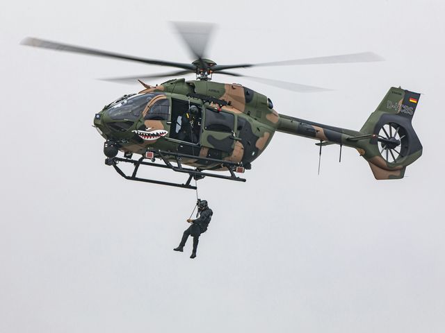 H145M abseiling demonstration H145M abseiling demonstration