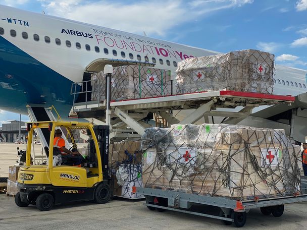 Loading of humanitarian goods on an Airbus A330neo test aircraft at Vatry, France