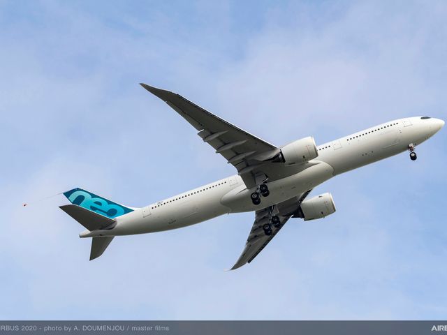 A330 900 new MTWO - First Flight - Take off A330 900 new MTWO - First Flight - Take off