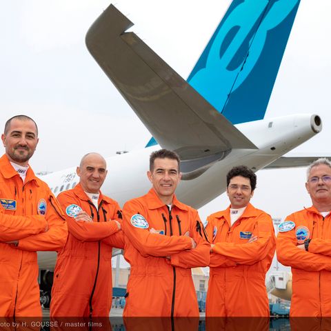 A330-900 Airbus MSN1967 251 tonnes first flight - pilot crew