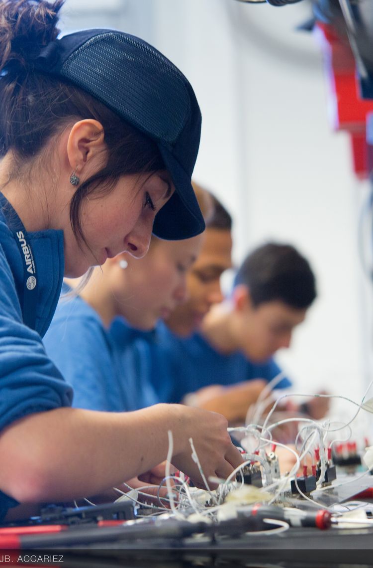 Lycee Airbus APPRENTICE AT WORK Lycee Airbus APPRENTICE AT WORK
