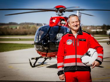 Franz Ahollinger, one of the pilots of the DRF Luftrettung, in front of the organisation's 40th H145. Franz Ahollinger, one of the pilots of the DRF Luftrettung, in front of the organisation's 40th H145.
