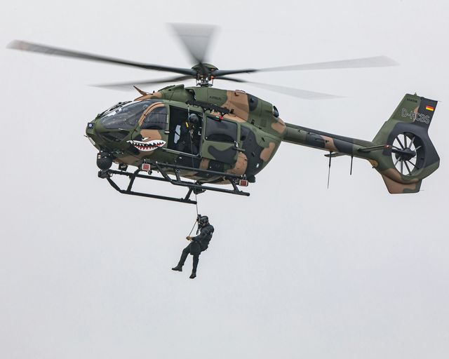 H145M abseiling demonstration H145M abseiling demonstration