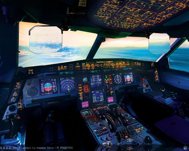 A330-800 Airbus cockpit A330-800 Airbus cockpit
