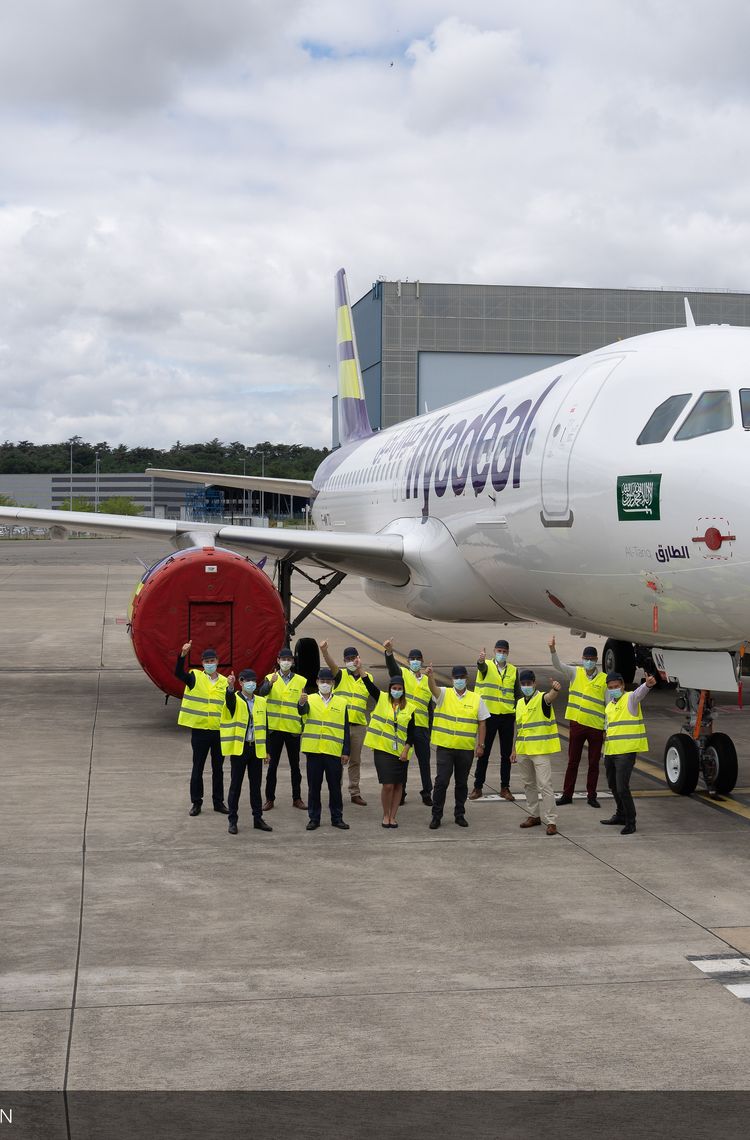 1000th aircraft covered by Flight Hour Services - Airbus FHS team 1000th aircraft covered by Flight Hour Services - Airbus FHS team