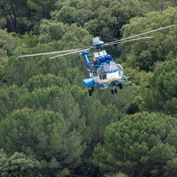 Firefighting training with an H225 Airtelis Firefighting training with an H225 Airtelis