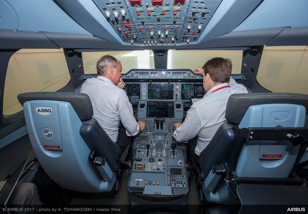 Airbus A350-1000 flight simulator campaign with Cathay Pacific participation