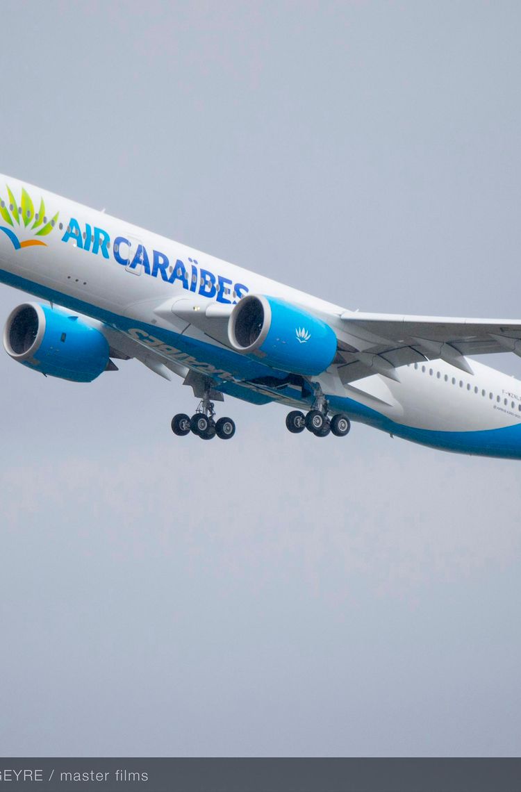 A350 900 Air Caraibes Take off A350 900 Air Caraibes Take off